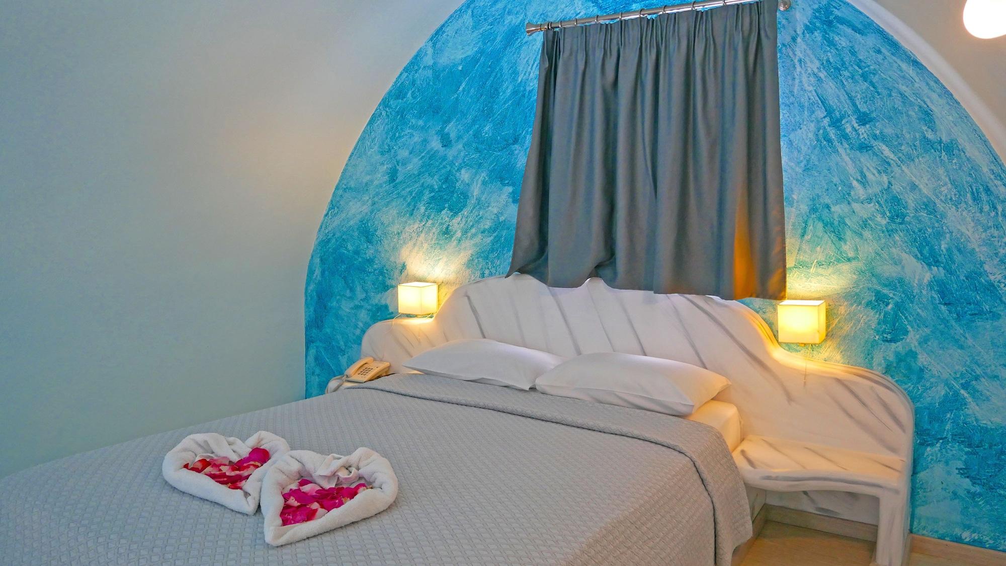 Отель Nautilus Dome Тира Экстерьер фото